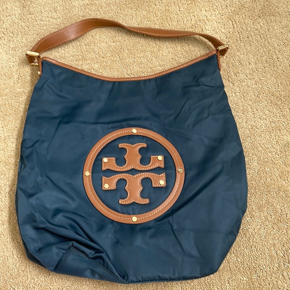 Navy and brown Tory Burch - perfect for travel